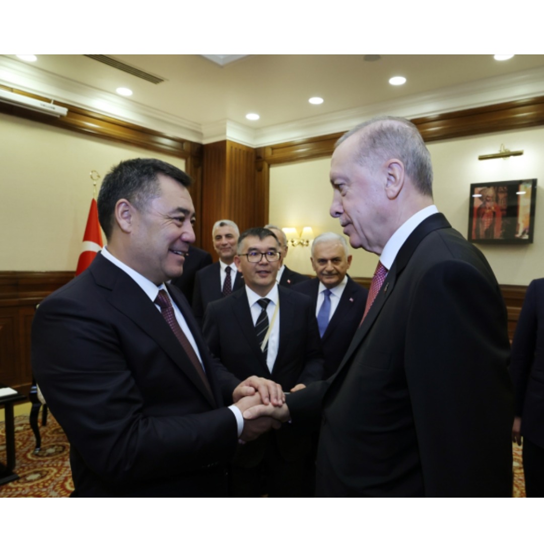 Президент Эрдоган прибыл в Казахстан для участия в 10-м саммите Организации тюркских государств, на котором рассматриваются глобальные вопросы и региональное сотрудничество.